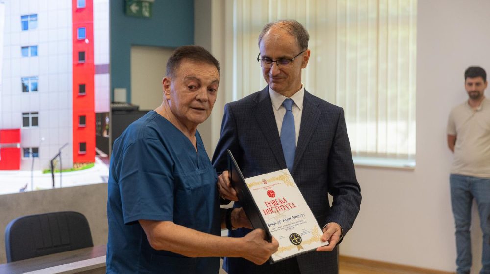 Macut obišao Institut Dedinje, uručena mu Povelja za doprinos radu tog instituta 7
