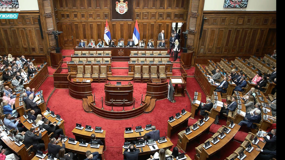 Počela sednica o nepoverenju vladi 11