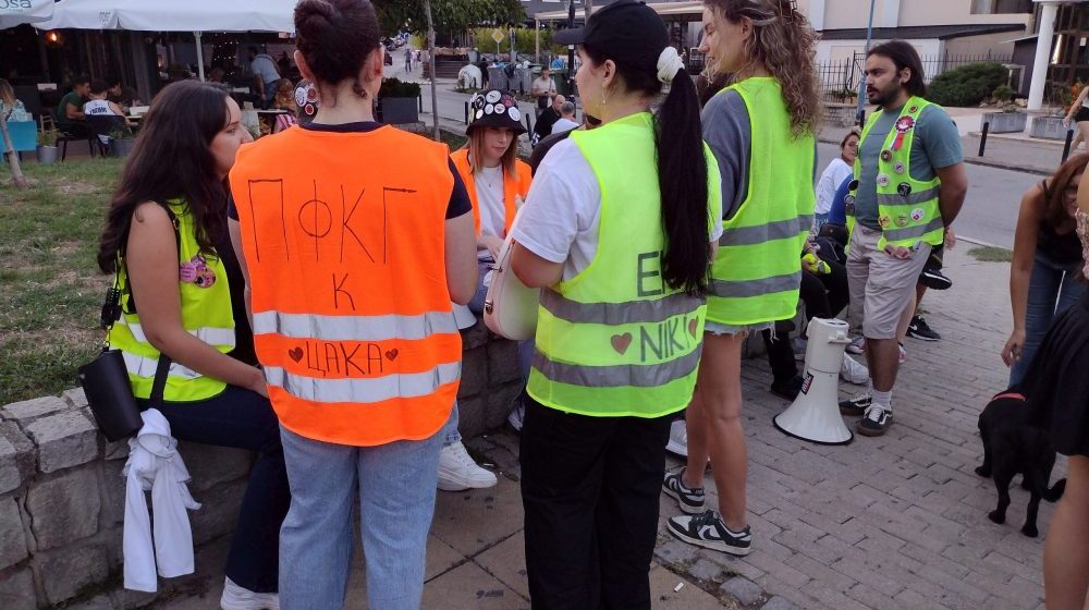 Kako se pobeđuje na izborima i zašto je izborna kontrola ključna: Studentska tribina večeras na Đačkom trgu u Kragujevcu 7