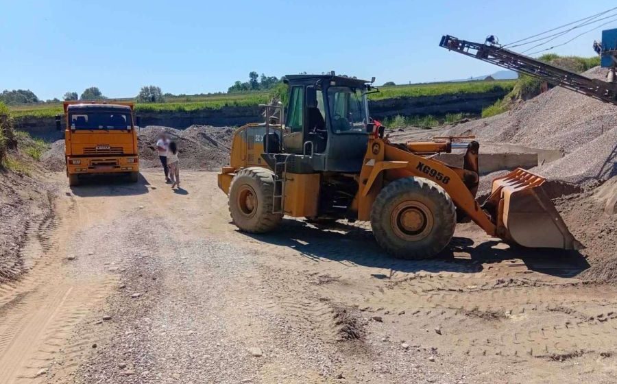 Uhapšene tri osobe zbog nelegalne eksploatacije peska i šljunka u priobalju Drine 8