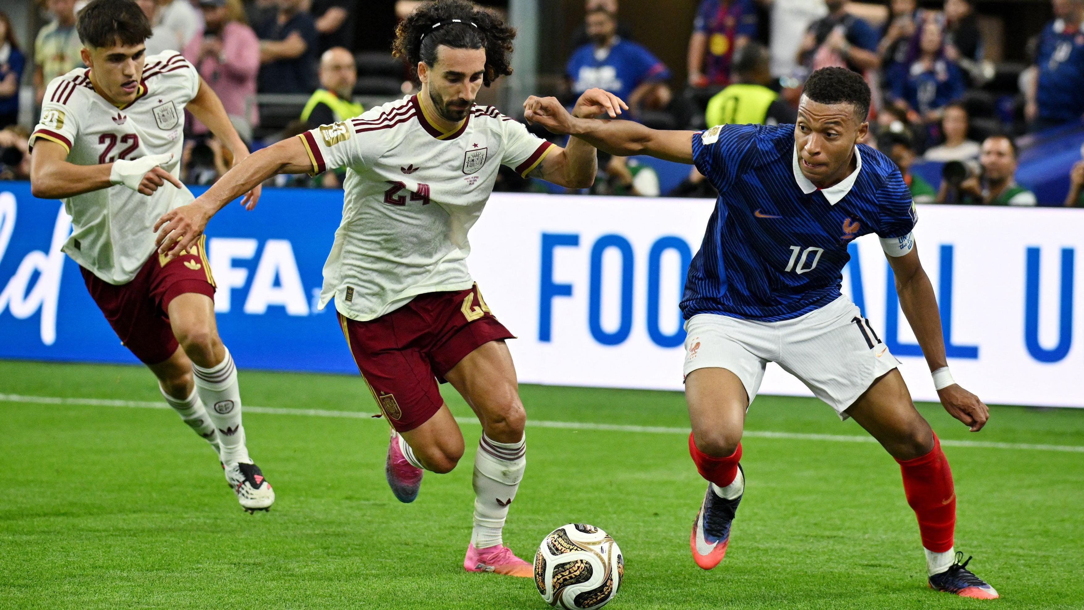 Finale Španija - Argentina: Ko će postati Campeon del mundo 3 Mark Kukurelja iz Španije (levo) i Kilijan Mbape (desno)