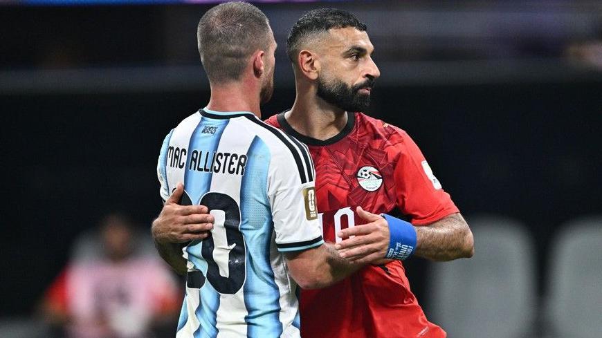 Egipćani bljuju vatru: 'Nepravda! Dokle će Mesi da bude favorizovan?' 6 Salah sa dosadašnjim saigračem iz Liverpula Aleksisom Mekalisterom