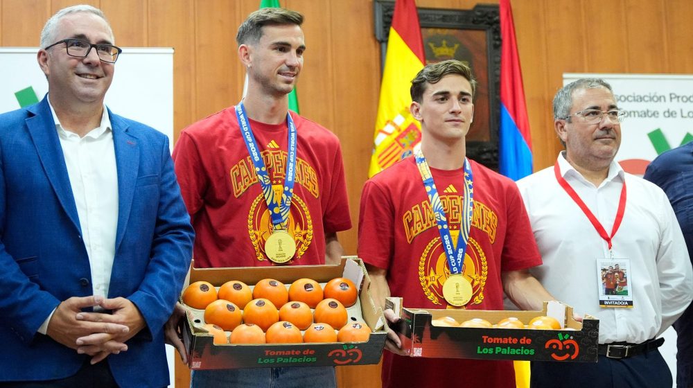 Neobičan poklon za svetske prvake u fudbalu - 150 kilograma paradajza 11