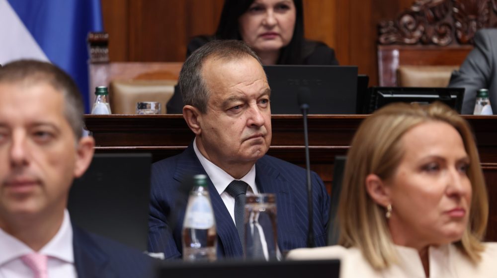 "Ako je ovo najbolje što Vlada ima...": Sagovornici Danasa o Dačićevom puštanju zvuka zvučnog topa u Skupštini 7