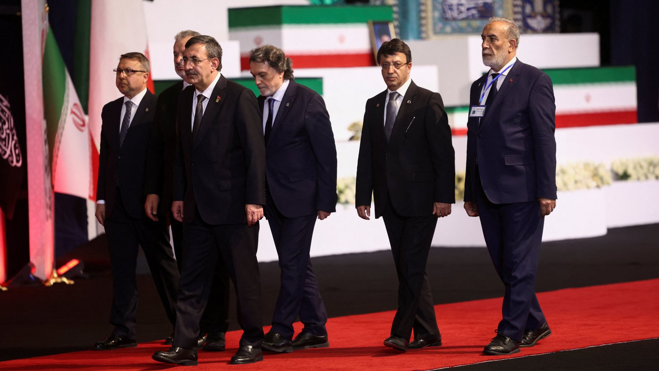 Potpredsednik Turske Cevdet Jilmaz sa delegacijom na sahrani u Teheranu