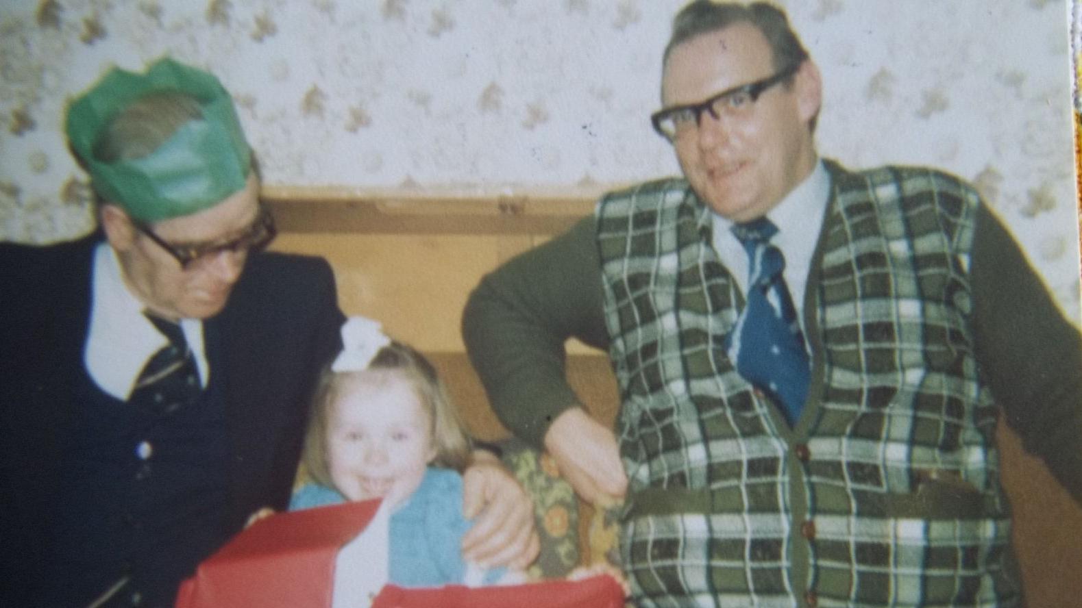 Braća osuđena za ubistvo počinjeno 1984. posle tajne policijske operacije 4 Entoni (desno) na porodičnoj proslavi Božića 1970-ih