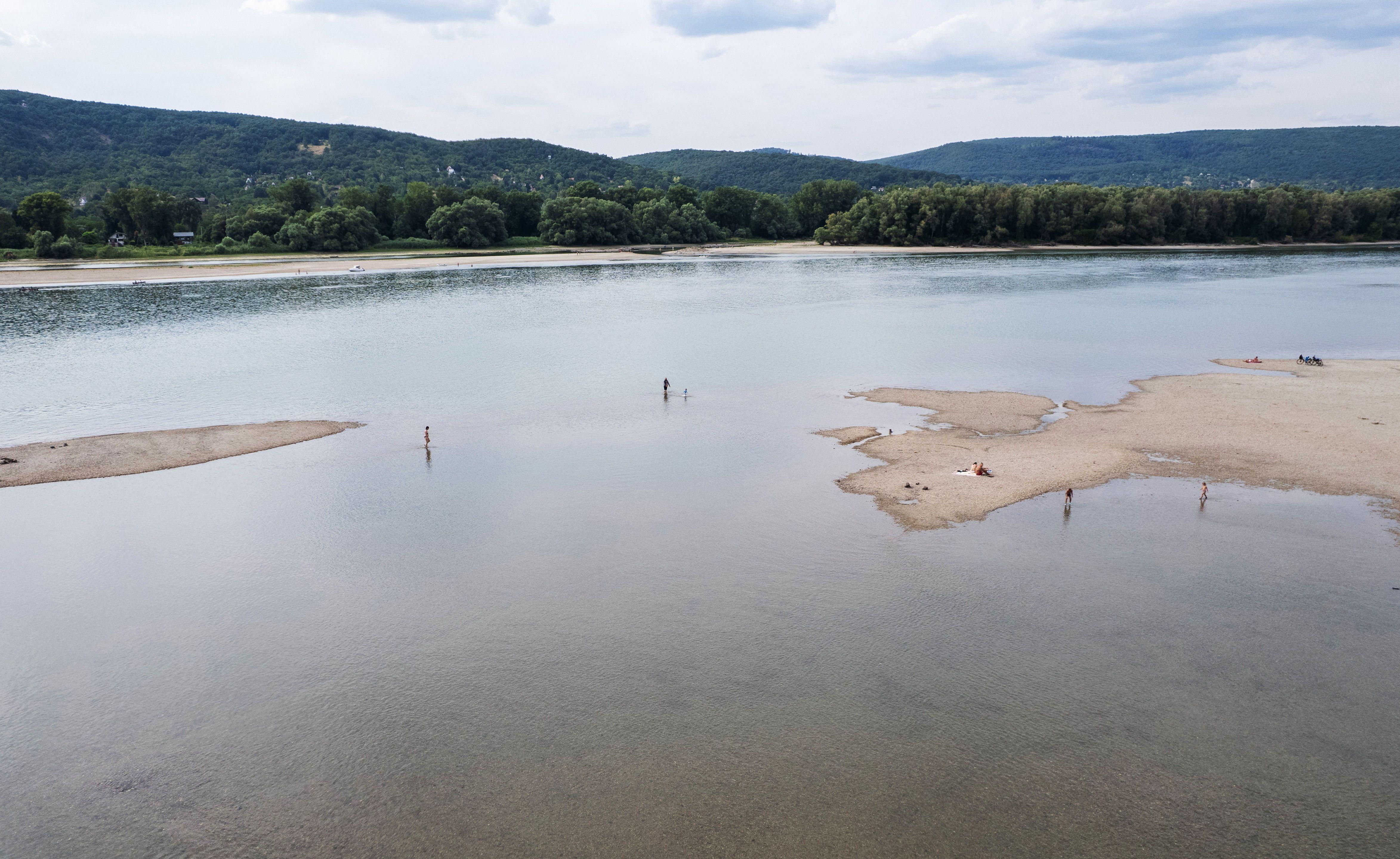 Dunav ponegde kao potok: Fotografije iz Srbije i regiona 4 nizak vodostaj dunava, nivo reke dunav u julu 2026.