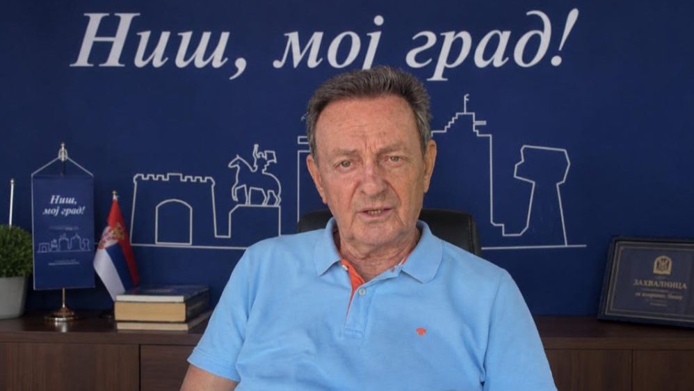 Niški političar Dragoslav Ćirković dobio pretnje zbog fotografije o polaganju cveta na spomenik u Srebrenici 2