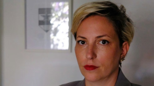„Odluka umetnika da odustanu od učešća na Bitefu još jedna osuda režima“: Jovana Karaulić, docentkinja FDU-a