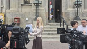 "Ne mora Vučić da angažuje BIA, mi sve znamo": Poslanica Milošević objavila da su radnici Pošte u Nišu "otkrili" organizovanu krađu turističkih vaučera 11