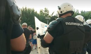"Policija štiti nasilnike, postoji naredba da se ne reaguje, sami smo": Nakon napada na novinare na Prajd karavanu u Pirotu 6 "Policija štiti nasilnike, postoji naredba da se ne reaguje, sami smo": Nakon napada na novinare na Prajd karavanu u Pirotu 6