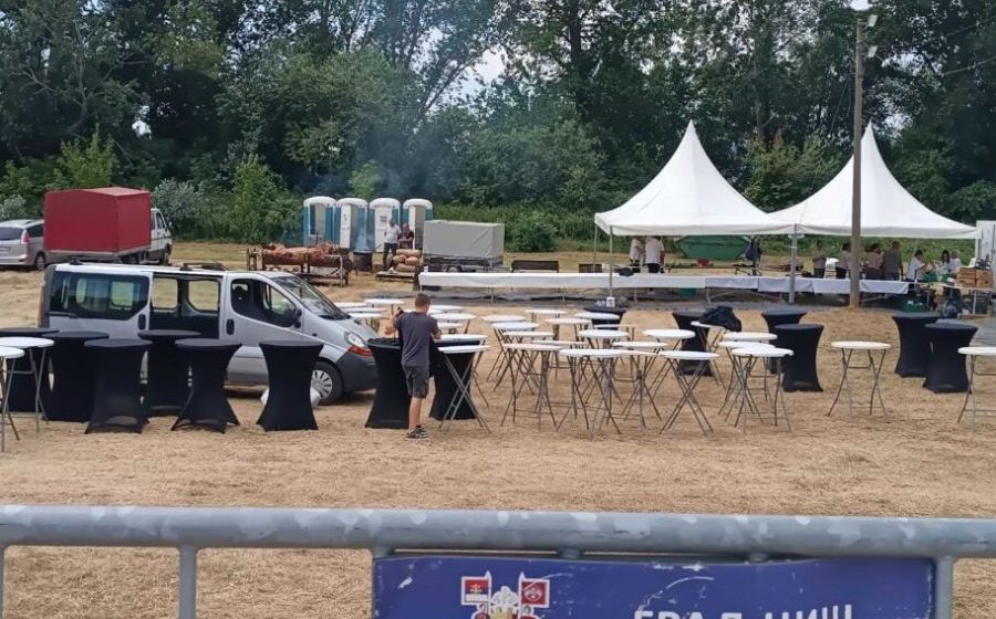 "U ponudi vo na ražnju, ali ne i rešavanje poblema": Opozicija o predizbornom skupu SNS u Trupalu kod Niša 10