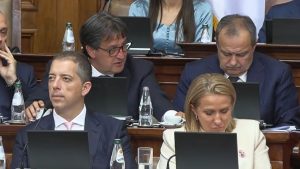 Ministar Gašić na sednici o nepoverenju vladi: "Mi dovedemo više ljudi u Drenovu pod šatore, nego oni glasova u celom Rasinskom okrugu" 1
