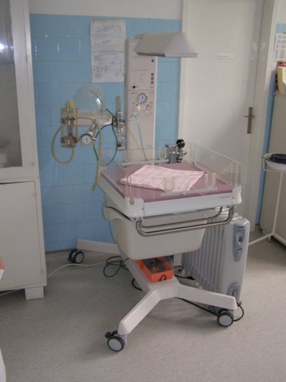 Godišnji odmori zatvaraju ambulante: U porodilištu u Bačkoj Topoli radi samo dva lekara, trudnice će morati na porođaj u Suboticu 2 Godišnji odmori zatvaraju ambulante: U porodilištu u Bačkoj Topoli radi samo dva lekara, trudnice će morati na porođaj u Suboticu 2