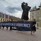 Omladinski centar CK13 i prijatelji, obeležili u centru Novog Sada godišnjicu genocida u Srebrenici 5