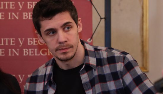Glumci osudili upravu Narodnog pozorišta zbog uklanjanja objave o Zlatnoj areni Vučića Perovića 6