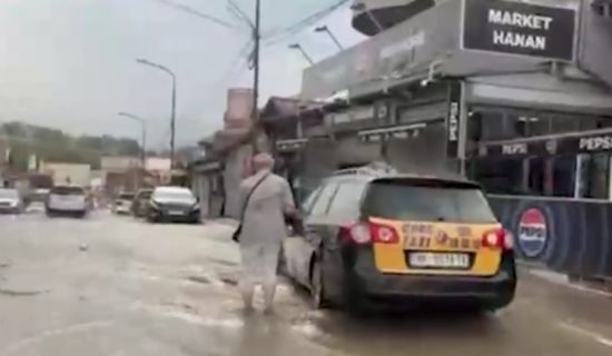 Nevreme zahvatilo Novi Pazar, velike količine vode na ulicama 8
