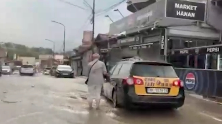 Nevreme zahvatilo Novi Pazar, velike količine vode na ulicama