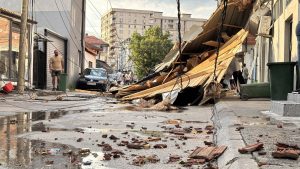 U jakom nevremenu u Skoplju povređeno 15 osoba, nastala velika šteta