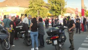 U Dobanovcima dva protesta, policija je između 14 protest, dobanovci