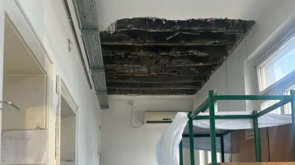 Zborovi građana Novog Sada: Na Klinici za fizikalnu medicinu i rehabilitaciju obrušio se deo plafona 9