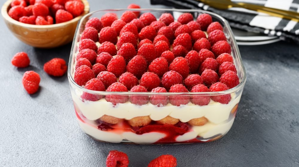 Jednostavna voćna torta sa piškotama, recept za osvežavajući desert 8