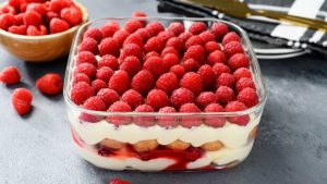 Jednostavna voćna torta sa piškotama, recept za osvežavajući desert 16