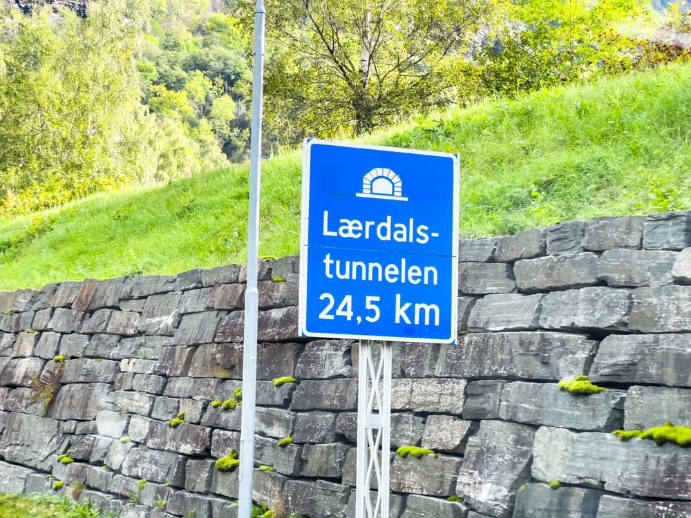 Pet godina gradnje, milioni kubika stene i rezultat je svetski rekord: Ovo je najduži tunel za automobile na planeti 2 Pet godina gradnje, milioni kubika stene i rezultat je svetski rekord: Ovo je najduži tunel za automobile na planeti 2