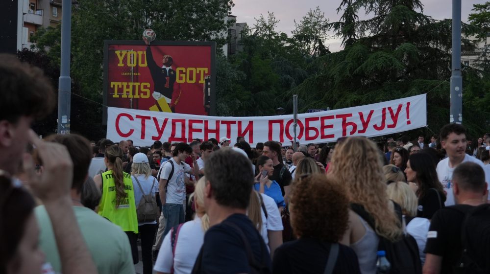 Dnevnik Duška Radosavljevića: Studenti, pomagajte 10