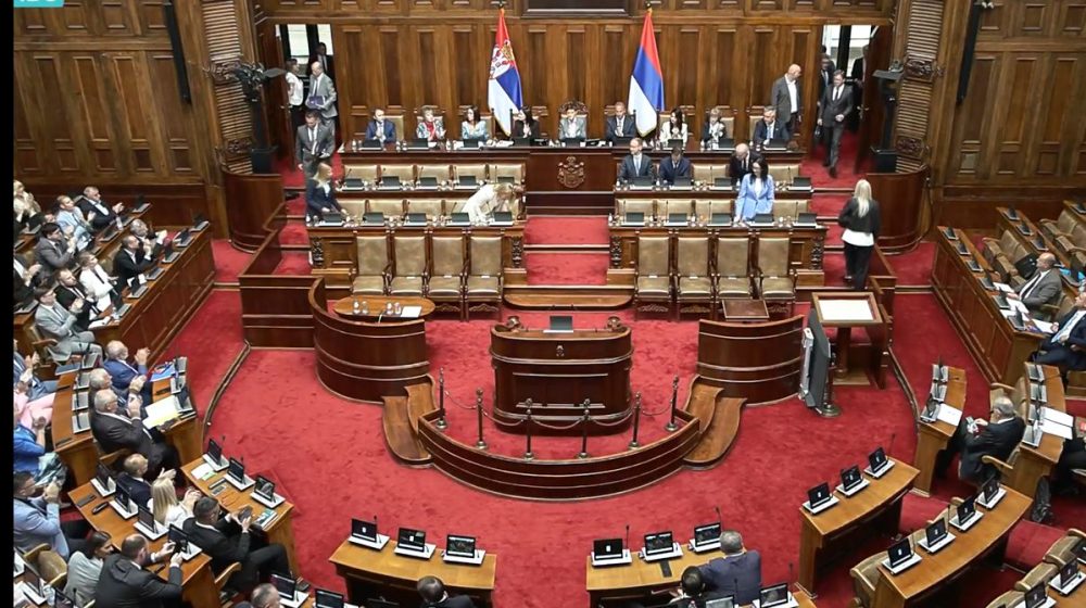 Počela sednica o nepoverenju vladi, premijer i ministri u sali 11