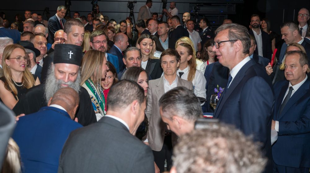 Vučić i patrijarh Porfirije na prijemu povodom 250 godina nezavisnosti SAD 10