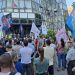 "Ispod šlema mozga nema": Privedena žena u Rakovici zbog skandiranja, građani protestuju ispred policijske uprave 2