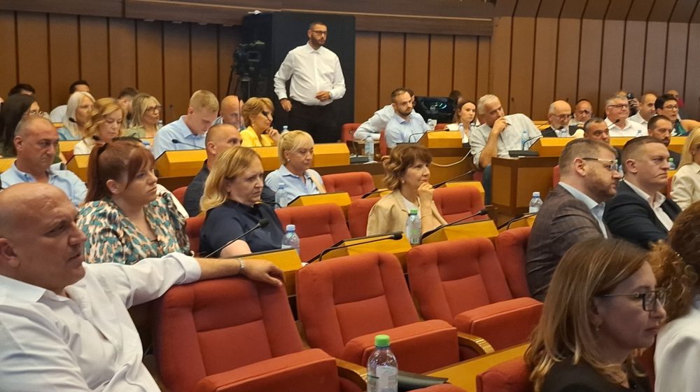 Reakcije na izjavu kako opozicija "kolje Srbe": Odbornica SNS-a Cvija Vasić duguje izvinjenje građanima i odbornicima 8