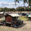 Rekordno nizak vodostaj u Novom Sadu: Peščani sprudovi na sredini Dunava, čamci zaglavljeni u blatu i kanalizacija koja teče u slapovima (FOTO) 11