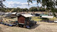 Ribarac, novi sad Rekordno nizak vodostaj u Novom Sadu: Peščani sprudovi na sredini Dunava, čamci zaglavljeni u blatu i kanalizacija koja teče u slapovima (FOTO) 13
