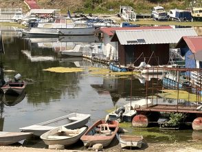 Ribarac, novi sad Rekordno nizak vodostaj u Novom Sadu: Peščani sprudovi na sredini Dunava, čamci zaglavljeni u blatu i kanalizacija koja teče u slapovima (FOTO) 12