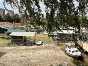 Ribarac Rekordno nizak vodostaj u Novom Sadu: Peščani sprudovi na sredini Dunava, čamci zaglavljeni u blatu i kanalizacija koja teče u slapovima (FOTO) 10