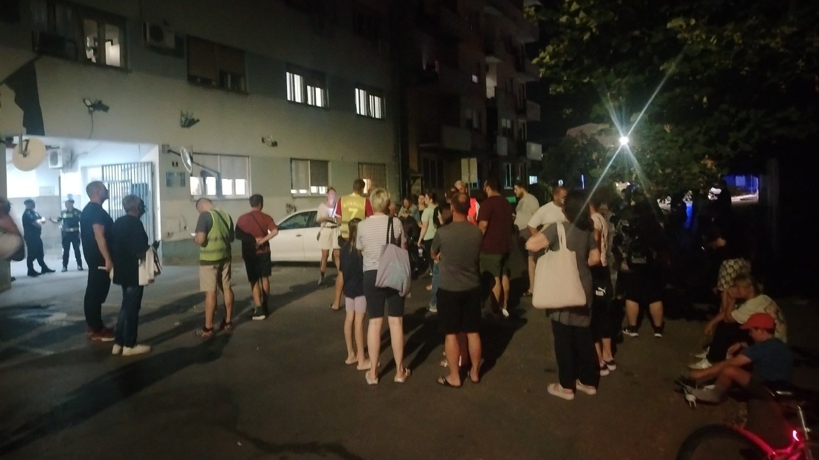 Dragan Petrović za Danas o incidentu u Bačkoj Palanci: Zaleteo se kolima cik-cak na nas, vikao je da je došao da "ubija ustaše" 2 Dragan Petrović za Danas o incidentu u Bačkoj Palanci: Zaleteo se kolima cik-cak na nas, vikao je da je došao da "ubija ustaše" 2