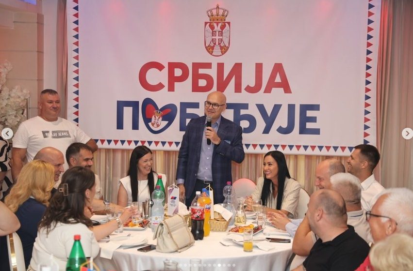 Vučević održao sastanak sa polaznicima Akademije mladih lidera, ali se na fotografiji vidi i jedan ministar 9