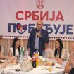 Vučević održao sastanak sa polaznicima Akademije mladih lidera, ali se na fotografiji vidi i jedan ministar 8