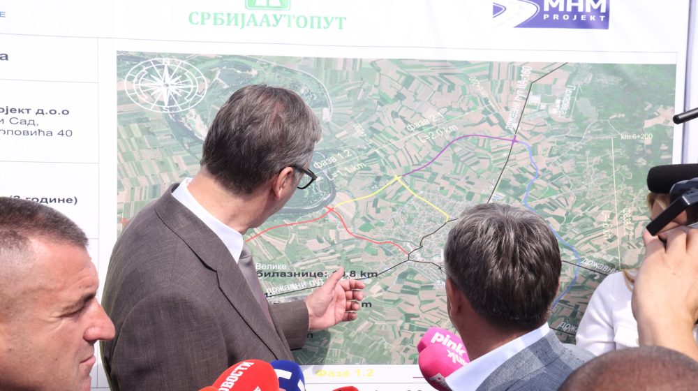 Da li Vučić kupuje auto do izbora na jesen? 11